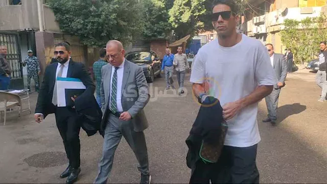 اللاعب شريف إكرامي