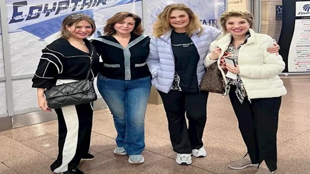 صابرين تشارك جمهورها صورة مع نجوم الفن