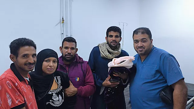 أسرة الأم مع المولود