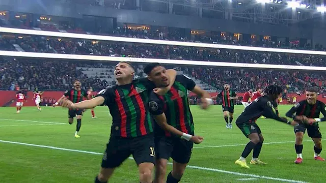 فرحة لاعبي الجيش الملكي بالهدف أمام الأهلي