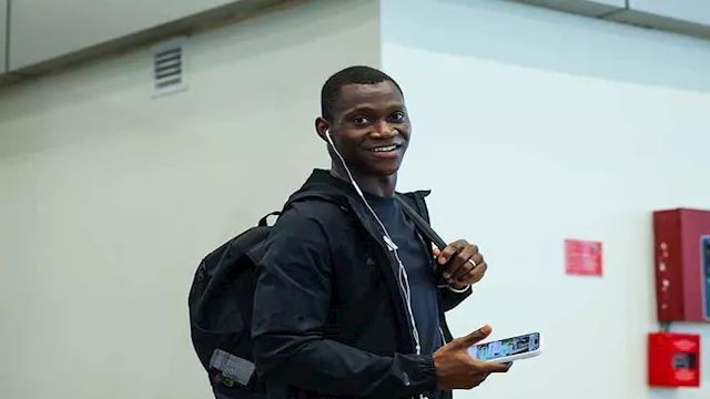 أليو ديانج يغادر مع بعثة الأهلي