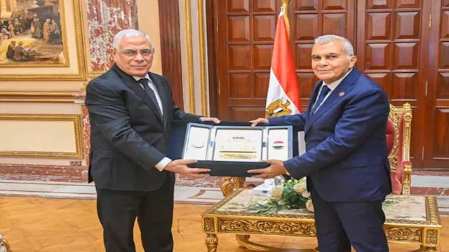 النائب العام يجري زيارة لرئيس مجلس الشيوخ لتهنئته 