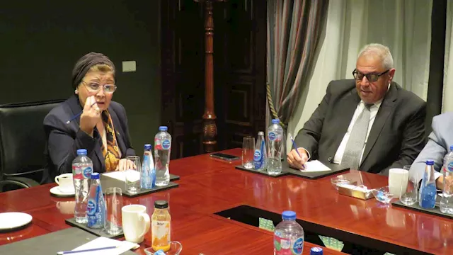 الدكتورة عبلة الألفي خلال المناقشة..