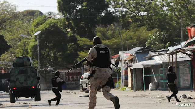 يطلقون النار ويحرقون المنازل