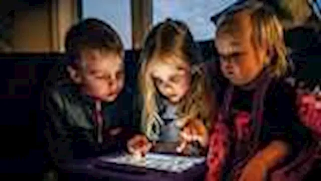  السوشيال ميديا على الأطفال