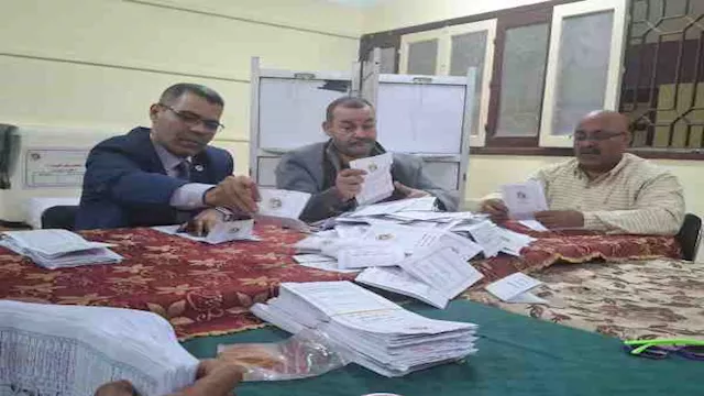 فرز أصوات الناخبين اسيوط