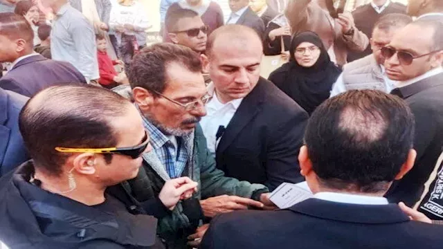 رئيس الوزراء يستجيب لمواطن ويأمر بعودته للعمل