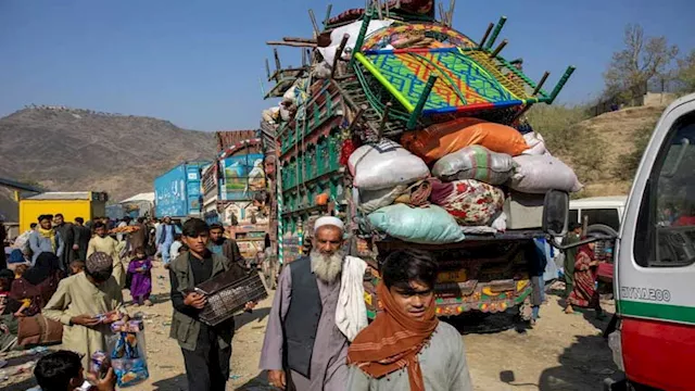 ترحيل اللاجئين الأفغان