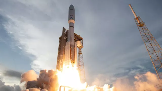 اطلاق قمر صناعي