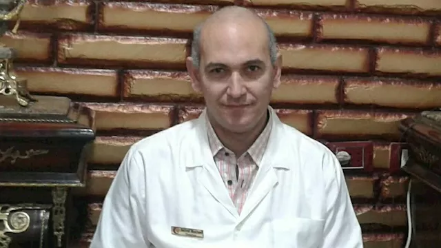 الدكتور أشرف ميخائيل طبيب الأسنان