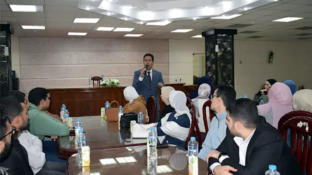 رئيس جامعة بنها يهنئ المُعيدين الجدد