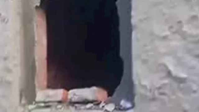 مشهد لا يُحتمل.. مواطن يكشف كواليس نبش قبر ابنته ب