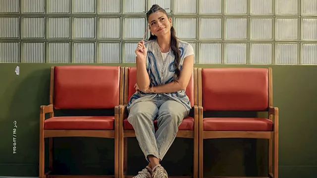 أسماء جلال تنشر بوستر فيلم ان غاب القط