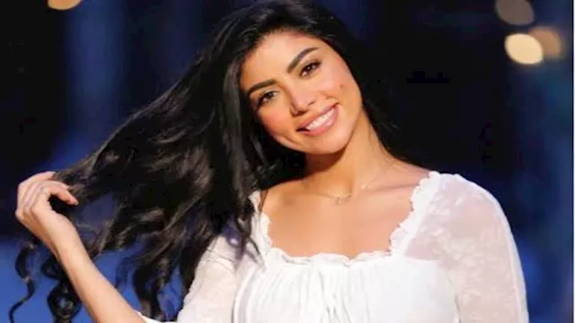 كارولين عزمي