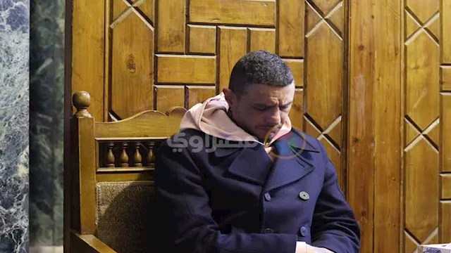 حزن احمد الفيشاوي في عزاء والدته