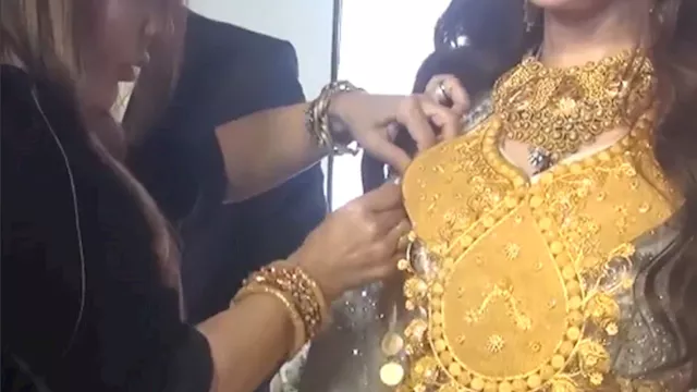 عروس عراقية تعجز عن الوقوف في حفل زفافها