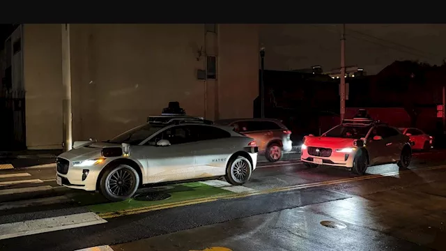 سيارات وايمو في شوارع سان فرانسيسكو