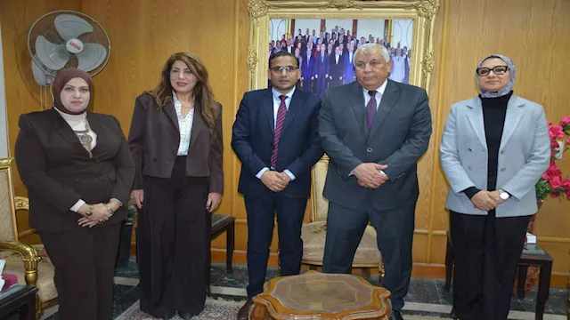 الزملوط يلتقي المستشار الثقافي للسفارة الهندية بال