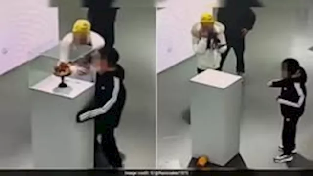 سعره 13 مليون جنيه.. طفل يحطم تاجا ذهبيا في متحف ع