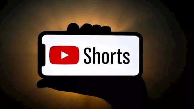 "مقاطع الريلز".. ما تأثيرها على دماغ الشباب والأطف