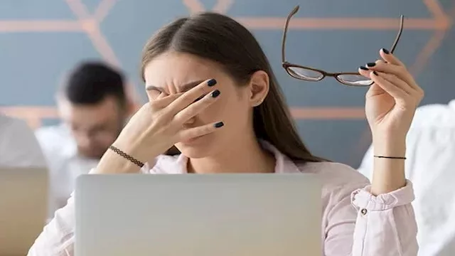 انقذ عينيك.. نصائح مهمة لتجنب مخاطر الشاشات