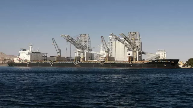 سفينة شحن بميناء سفاجا 