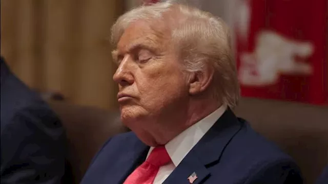 غفوة ترامب في اجتماع مجلس الوزراء