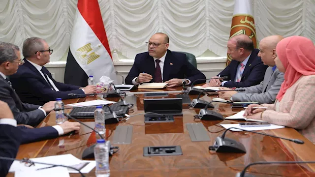 وزير العمل يلتقي وفد مجلس إدارة غرفة صناعة الملابس