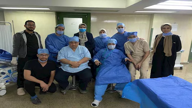 الفريق الطبي الذي أجرى العملية