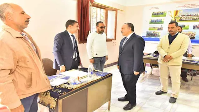 محافظ أسيوط يواصل جولاته على اللجان الانتخابية لمت