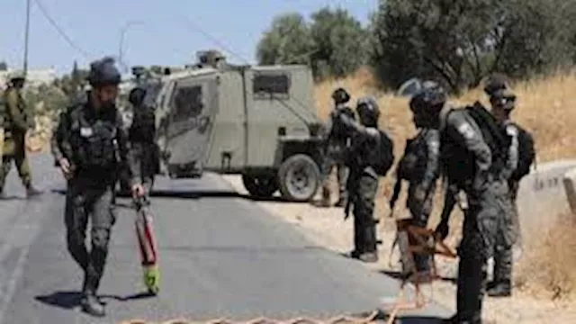 الاحتلال ينصب حاجزًا عسكريًا في بلدة الخضر