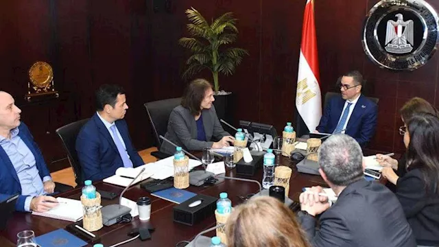 حسن الخطيب وزير الاستثمار