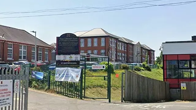 غلق مدرسة سانت مارتن في كايرفيلي، ويلز