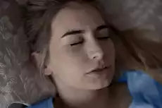 احذر- نزيف اللثة أثناء النوم علامة على هذه الأمراض