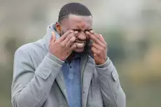 الشعور برمل في العين- طبيبة تحذر:  هذه الأمراض قد تكون السبب