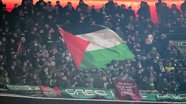 جماهير سيلتك ترفع علم فلسطين في ألمانيا بدوري أبطا