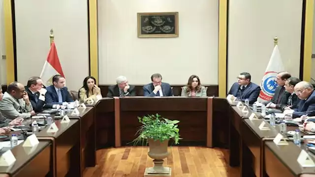 جانب من اجتماع وزير الصحة