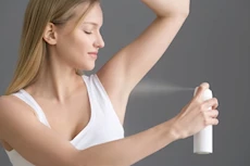 هل مزيل العرق يؤثر على الحمل؟