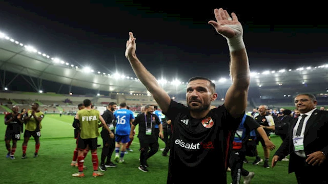 علي معلول لاعب الأهلي1