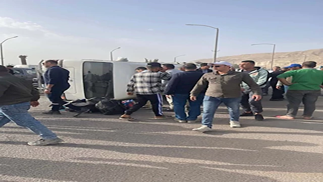 انقلاب الميني باص إثر الحادث 