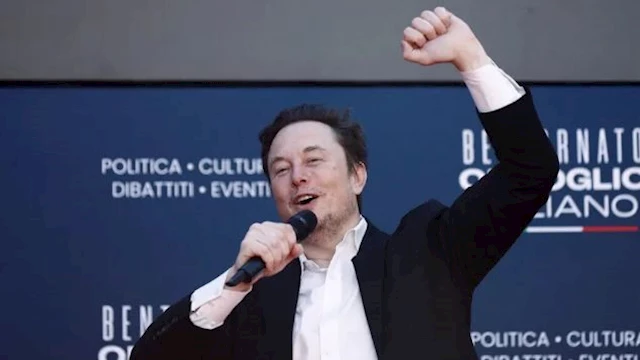  إيلون ماسك الرئيس التنفيذي لشركة تسلا وسبيس إكس و