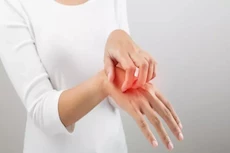 خدوش في الجسم فور الاستيقاظ.. إليك أسباب حدوثها        
