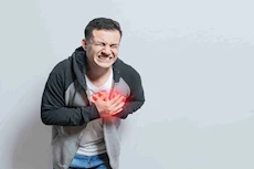 حسام موافي: الذبحة الصدرية قد تصيب هؤلاء بدون أعراض