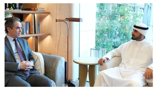 اثناء لقاء ''المسلماني'' مع رئيس مؤسسة الإنتاج الب