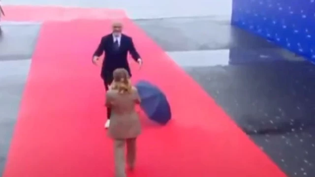 رئيس وزراء ألبانيا يستقبل نظيرته الإيطالية بطريقة 