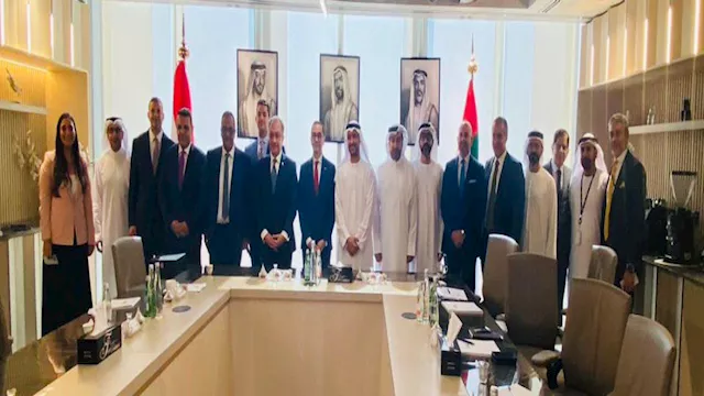 وزير الاستثمار يلتقي مجموعة أبوظبي للطيران