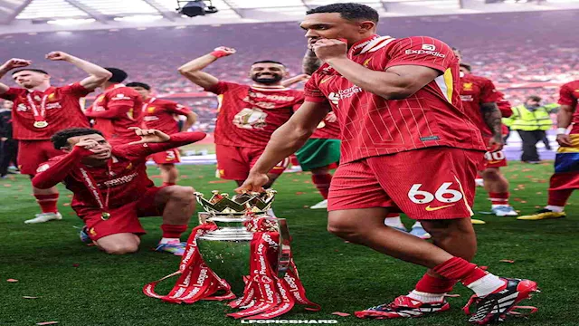 ألكسندر أرنولد يحتفل بلقب الدوري الإنجليزي (1)