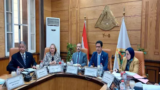 رئيس جامعة بنها يستعرض جهود التحول الرقمي وتأمين ا