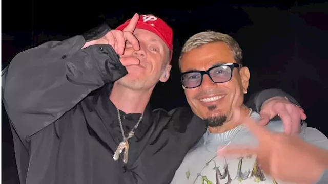 ادم مع عمرو دياب