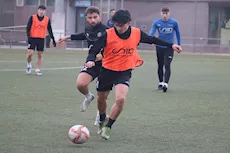 كيف يحافظ لاعب كرة القدم على لياقته البدنية؟